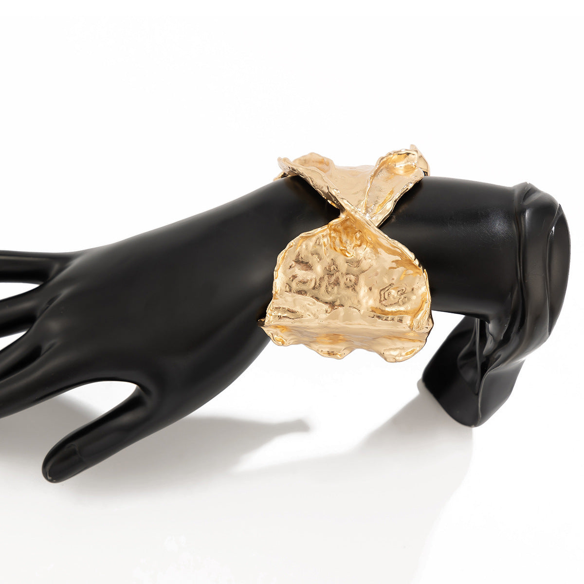 Design Liquid Pleated Cross Bracelet