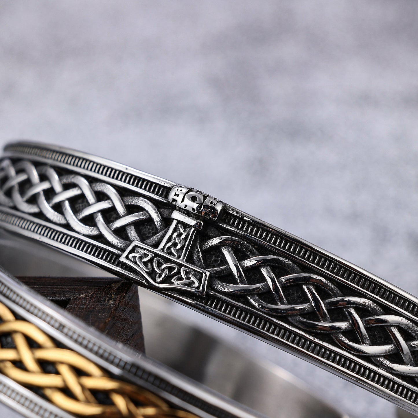 Men's And Women's Fashion Stainless Steel C-shaped Bracelet