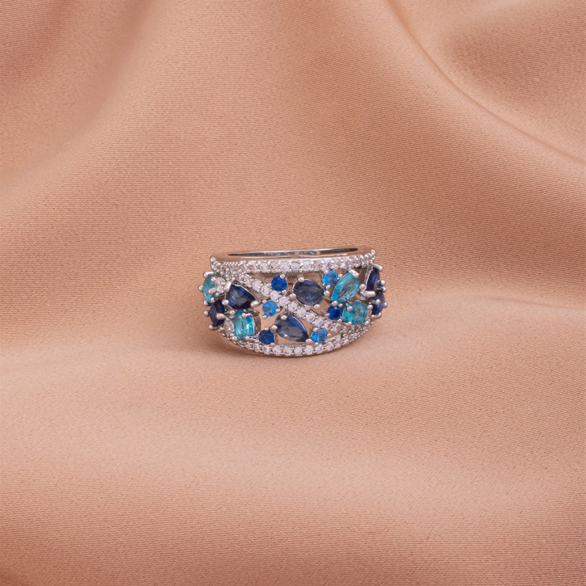 خاتم دائري مجوف ذو نسيج متقدم فريد من نوعه