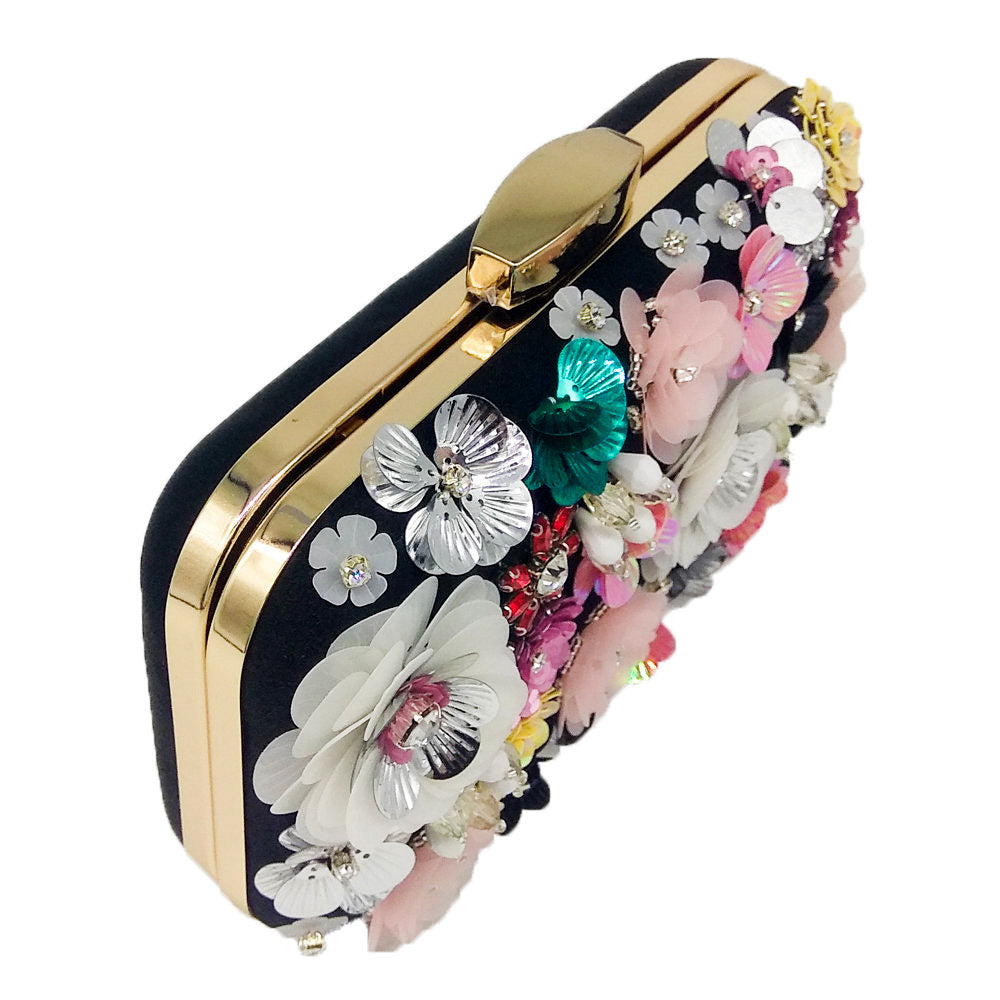 حقيبة حفلات مزينة بالخرز والزهور