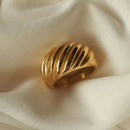Croissant Edelstahl Damenring aus gedrehtem Titanstahl, 18 Karat vergoldet