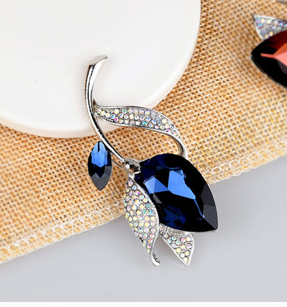 High-End Temperament Crystal Flower Brooch