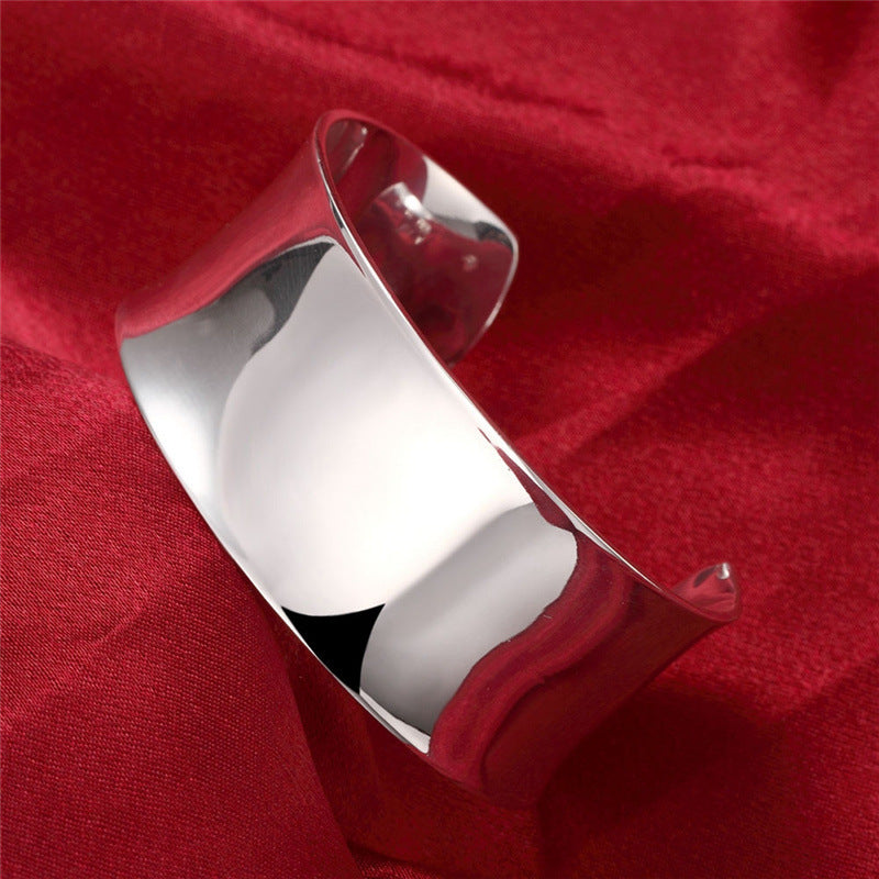 سوار نسائي كبير جدًا بدون كلمة