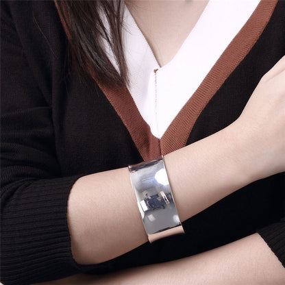 سوار نسائي كبير جدًا بدون كلمة