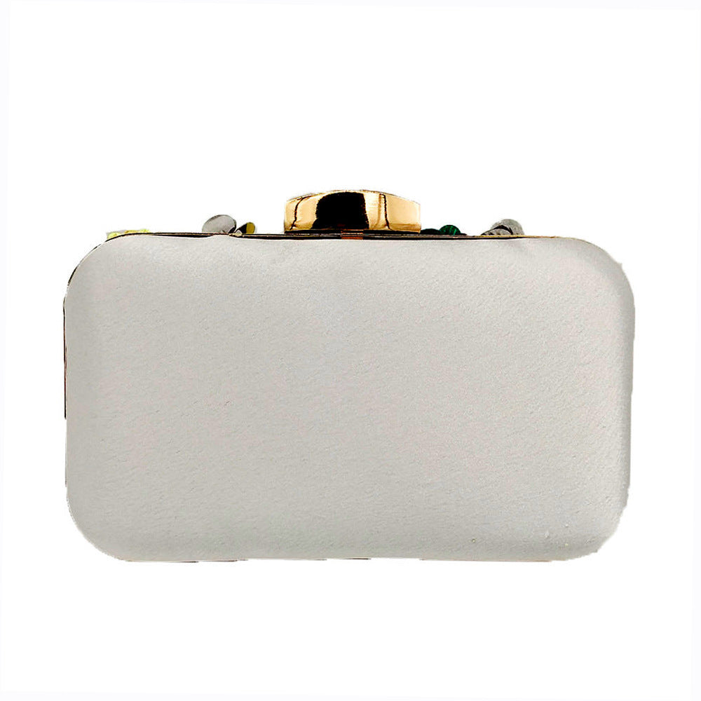 حقيبة حفلات مزينة بالخرز والزهور