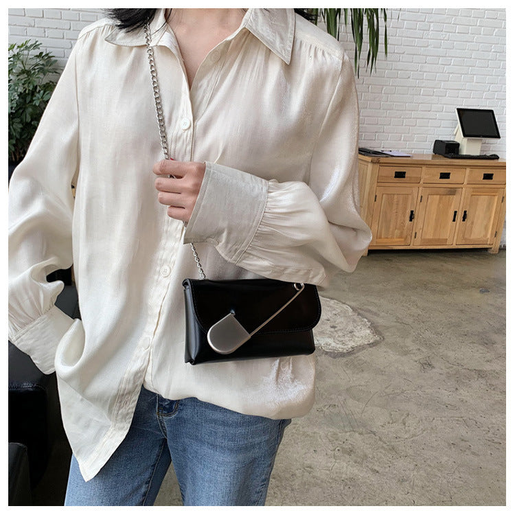 Pin chain shoulder bag