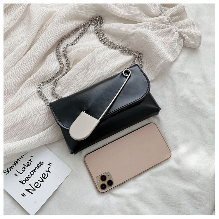 Pin chain shoulder bag