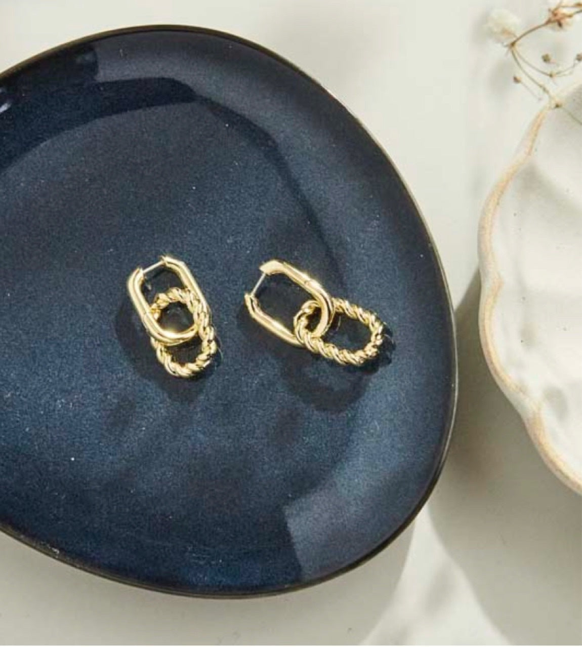 Retro Twist High-grade Ins Style 18K Gold-plated Earrings