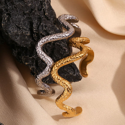 Fashionable All-match Stainless Steel 18K Gold Plating Beating Pattern Wave Snake Bracelet