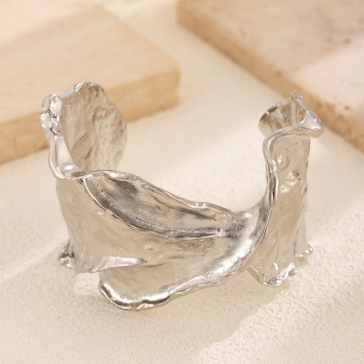 Design Liquid Pleated Cross Bracelet