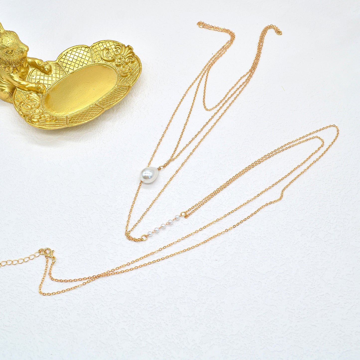 سلسلة خلفية متعددة الطبقات من اللؤلؤ