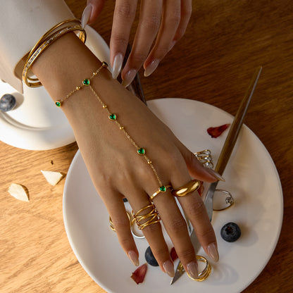 سوار من الفولاذ المقاوم للصدأ على شكل قفاز للنساء بتصميم خاص