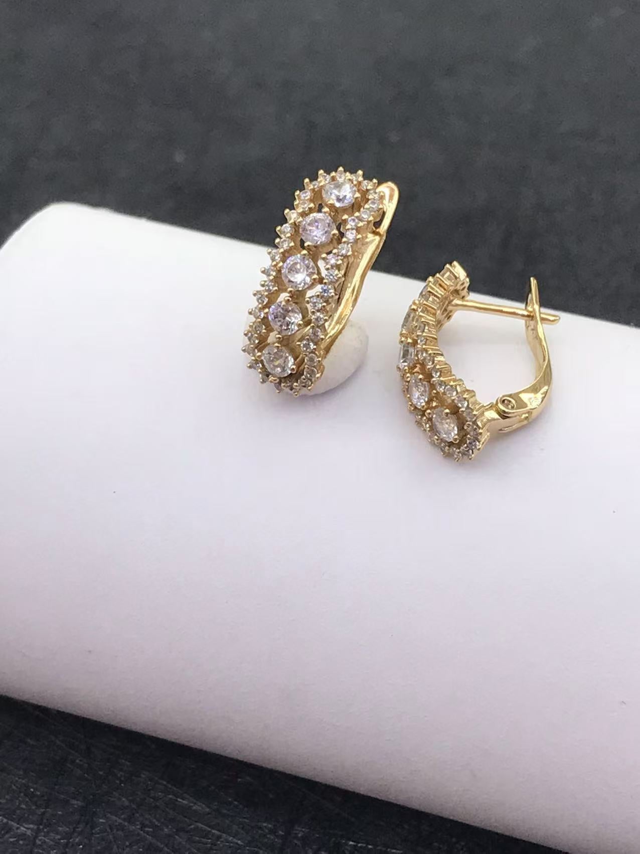 أقراط نسائية بسيطة بتصميم ريترو