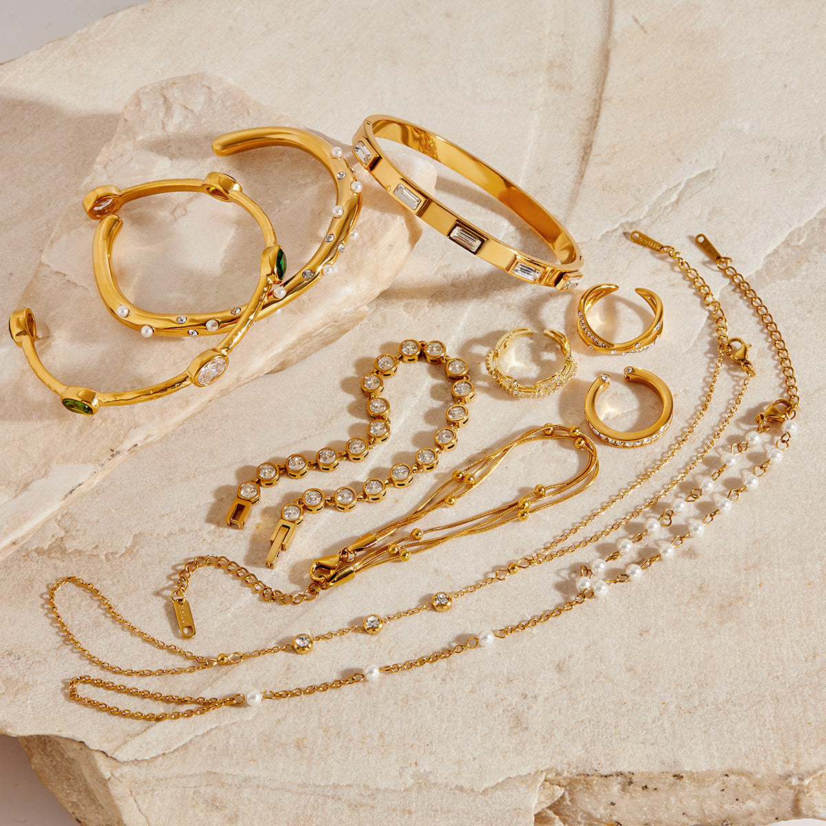 سوار من الفولاذ المقاوم للصدأ على شكل قفاز للنساء بتصميم خاص