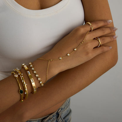 سوار من الفولاذ المقاوم للصدأ على شكل قفاز للنساء بتصميم خاص